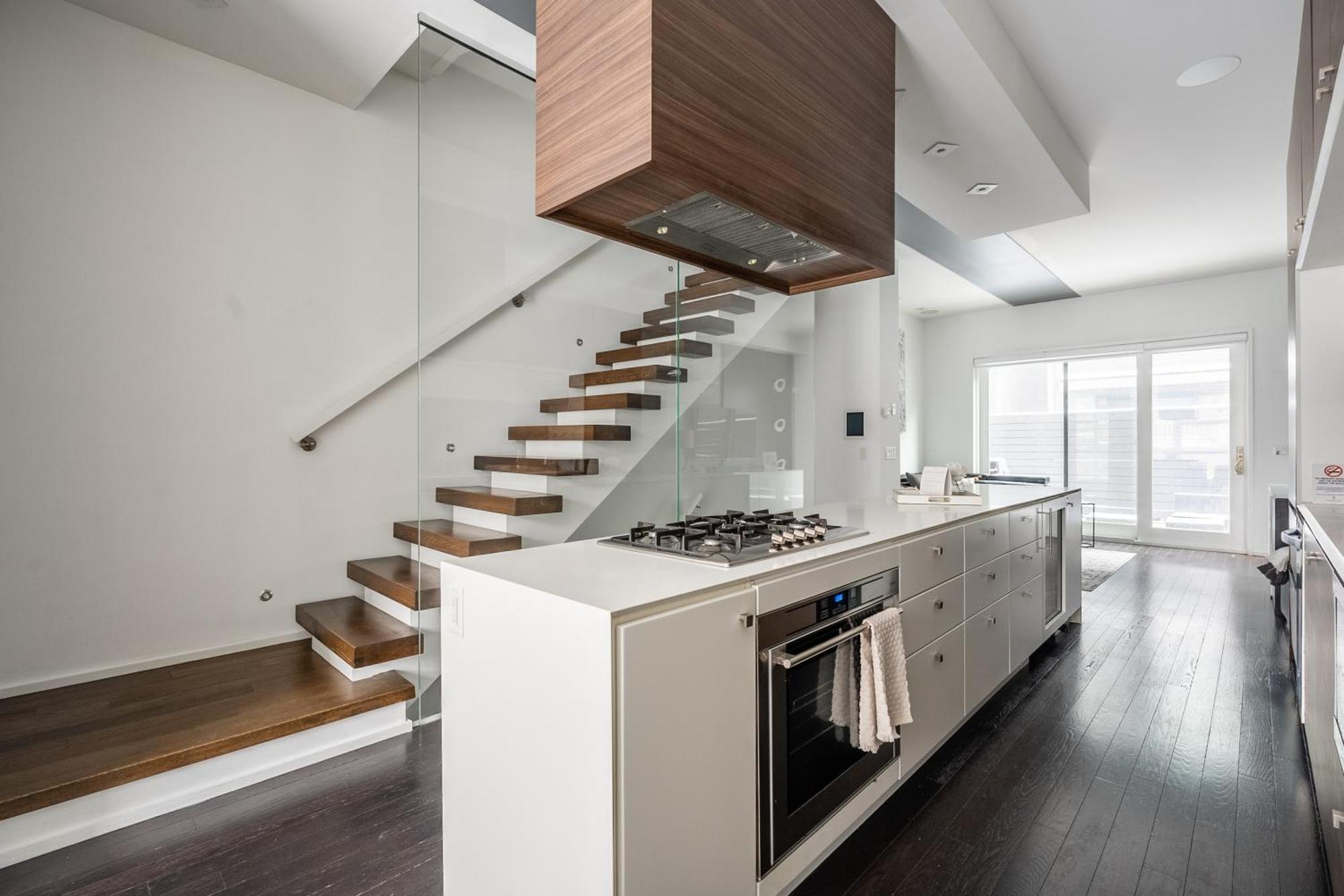 Fancy Downtown House With Hot Tub & Bbq By Globalstay Торонто Екстериор снимка